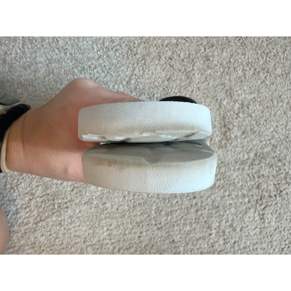 Volcom White Flip Flops with Repeating Logo Print Women's Size 6.5 – Pre-Owned - Picture 7 of 8